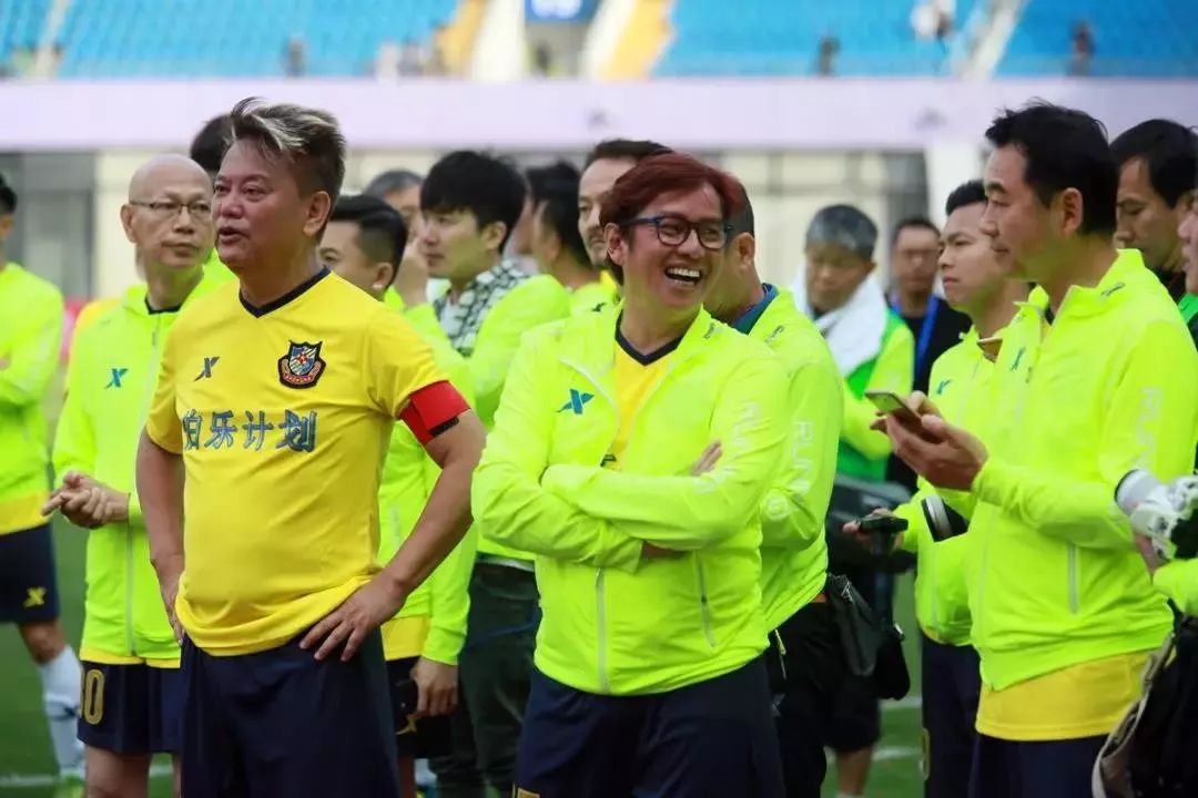 香港明星足球队公益慈善赛举行,香港足球明星队苏州公益赛