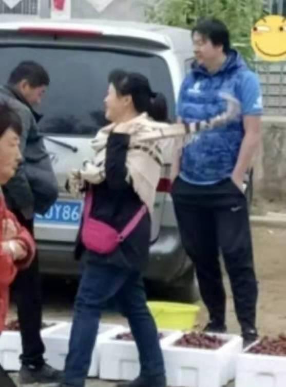 前国足门将安琦卖樱桃,国足安琦现状