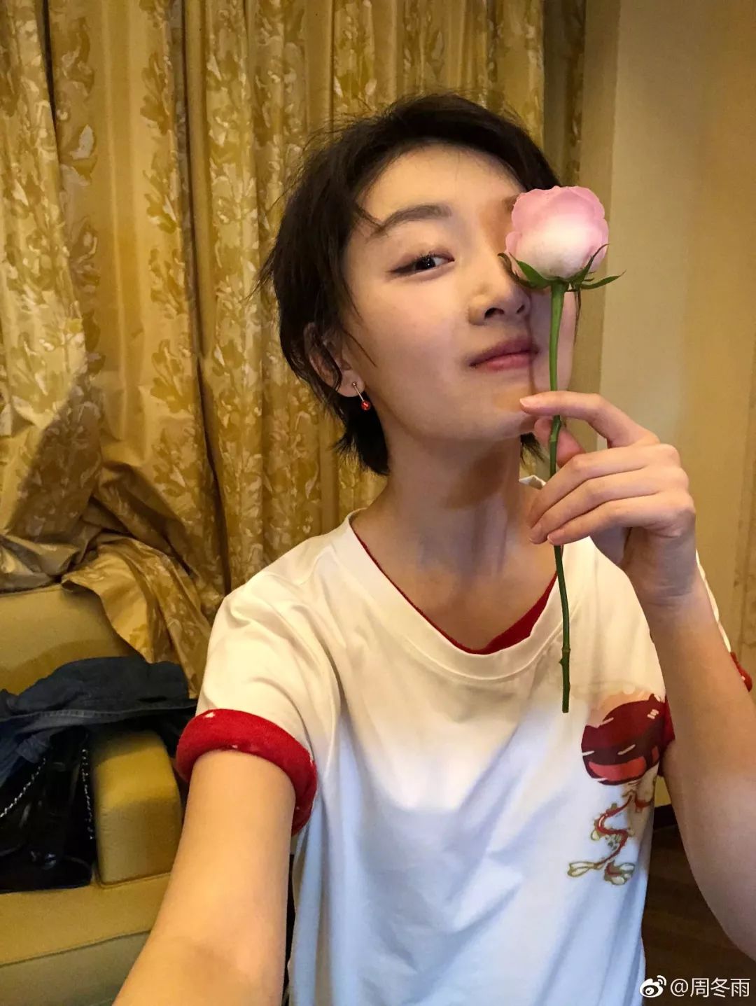 周冬雨觉得自己好看吗,周冬雨说她自己高级脸视频