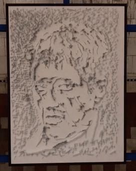 切出40000块面包丁玩拼图，无聊吃货的最高境界？甚至鸽子粪都不放过？