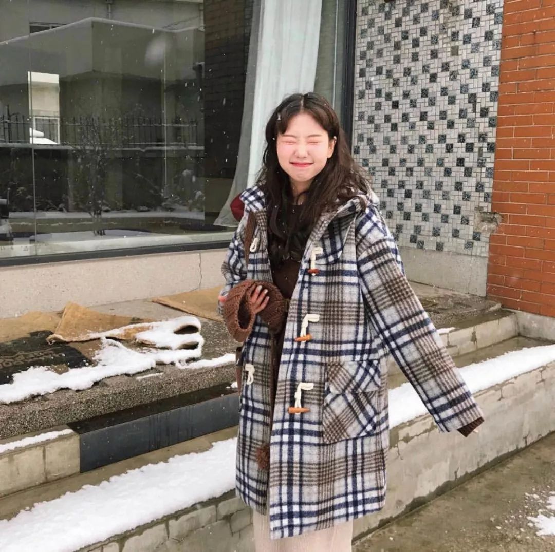 长款牛角扣大衣怎么搭配好看,冬季牛角扣大衣怎么搭配