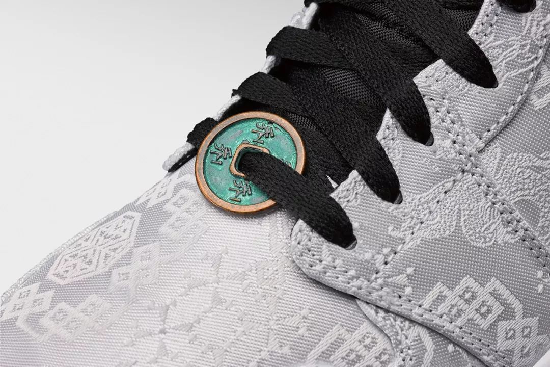 倪妮泳装“湿身”撩人;陈冠希“炒鞋”引群架;无印良品搞装修