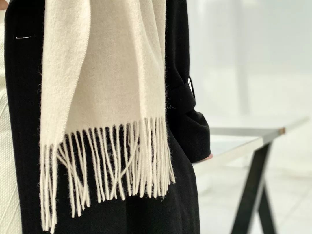 冬日保暖穿搭神器,提升穿搭氛围感的秋冬围巾推荐