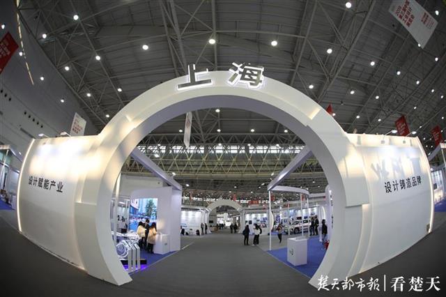 婴儿车折叠成盒子,可折叠调节多角度婴儿车