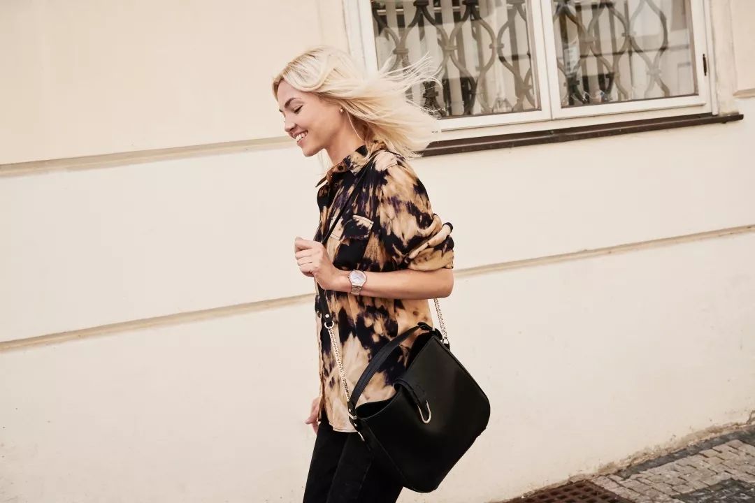 王俊凯的代言色究竟是哪种“蓝”？