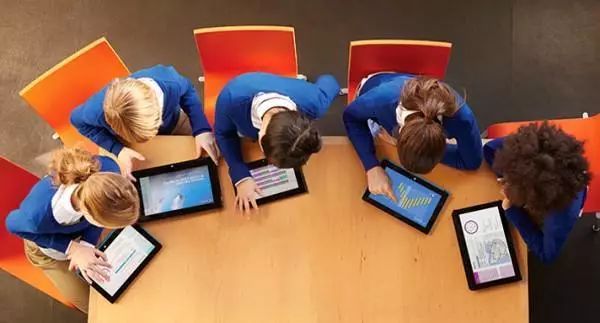 世界最强黑客支招：被手机偷听、*窥偷**、偷钱的你，该如何反击？|远读重洋