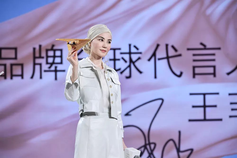 范丞丞同款运动鞋和王菲的“一见钟情”能否让你动心？