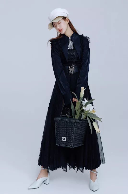 球鞋放薯条？皮卡丘变成碳？?洗衣液走秀了！这个世界太玄幻