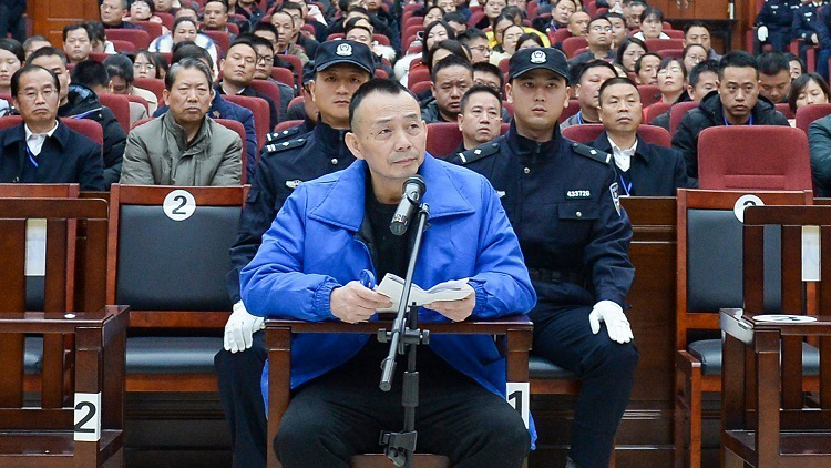 c罗飞过来头球,c罗腾空头球街头