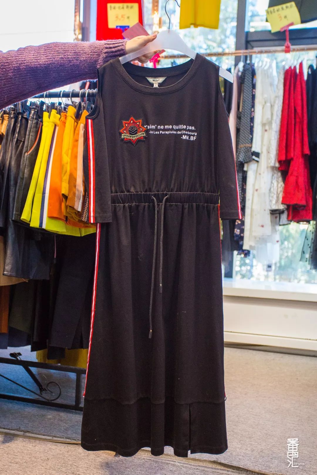 品牌羽绒服工厂99清仓,番禺南村羽绒服厂家清仓