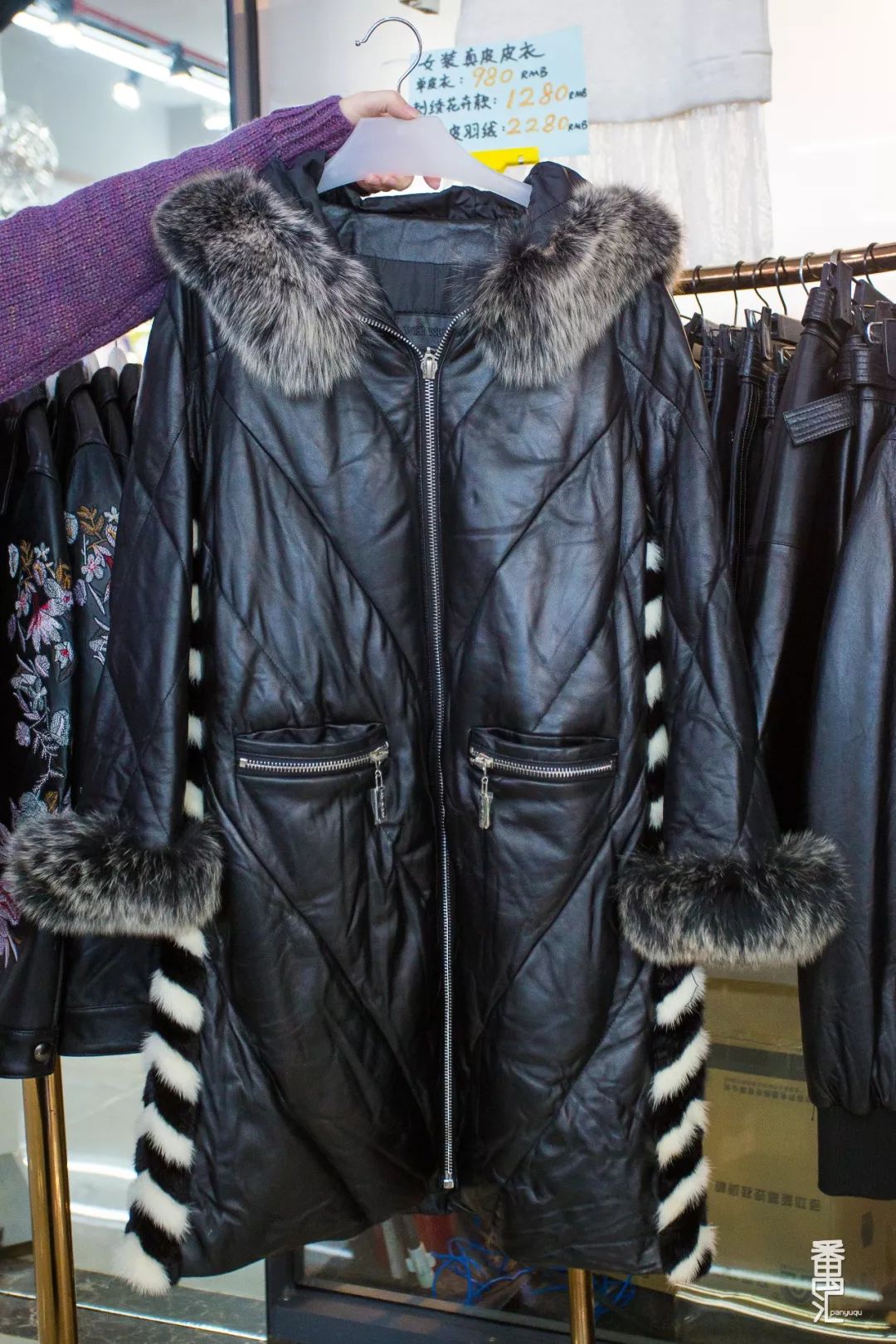 羽绒服工厂清仓100元150元,工厂羽绒服100元3-5件包邮到家