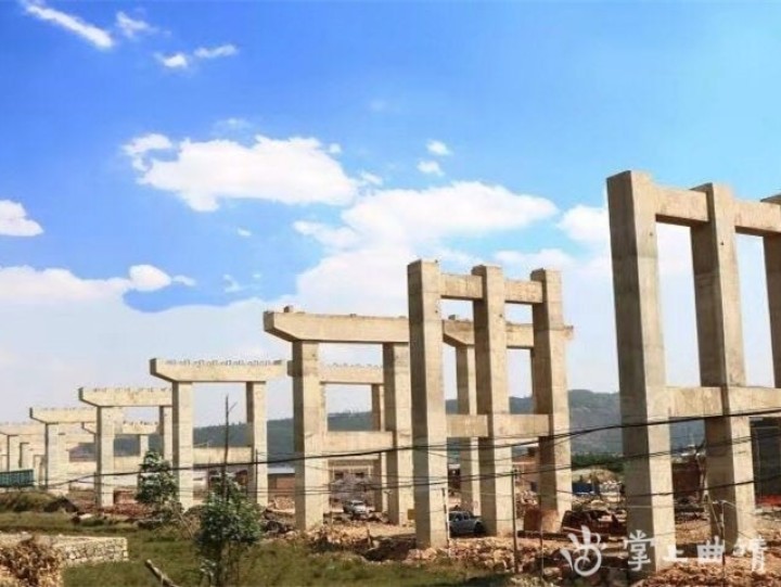 召夸镇四到位做好召泸高速公路陆良段*地征***迁拆**补偿工作已兑付款8335.98万元