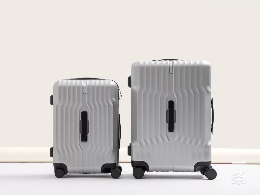 行李箱中的“战斗机”，能定位、不怕丢，还能给自己称重！||Chin@美物