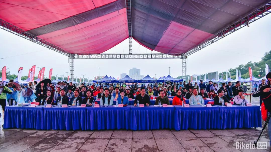 妈祖脚下冷雨战2019环大湾区自行车赛汕尾总决赛