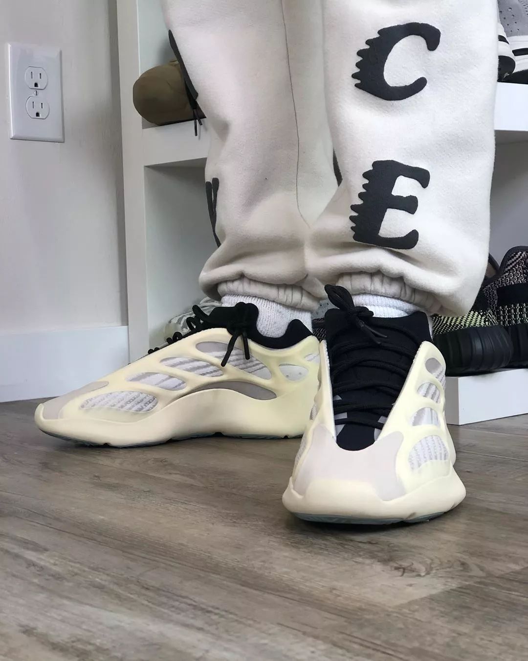 yeezy新款2023,yeezy首发哪一年