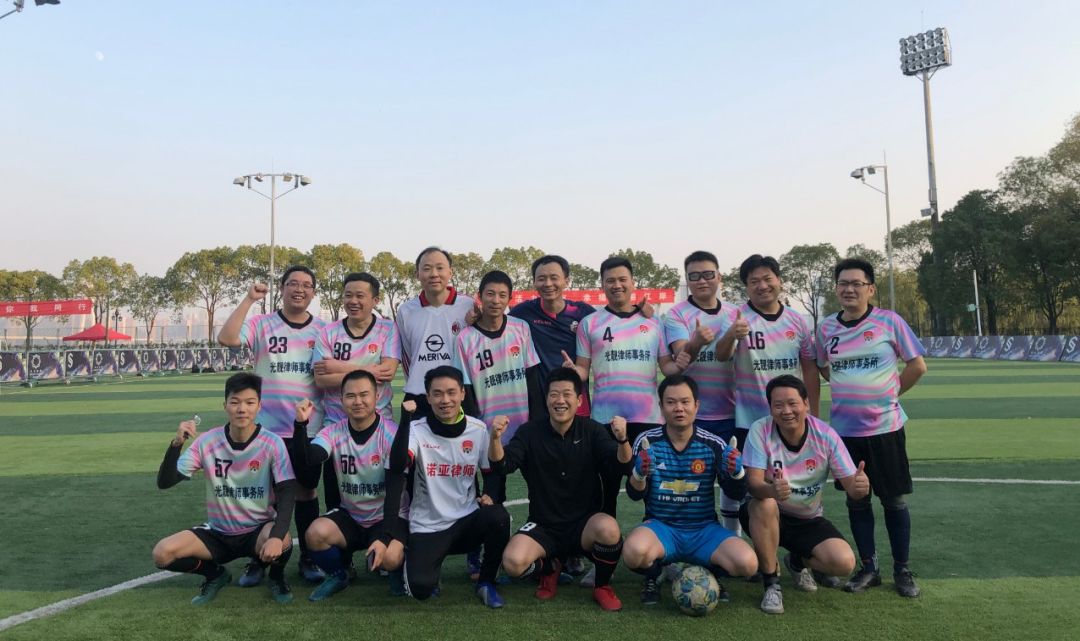 武汉律师界的第一支球队+乐队