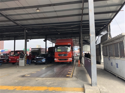 蓝牌货车超重被交警查了怎么办,蓝牌轻卡空车超载司机面临处罚