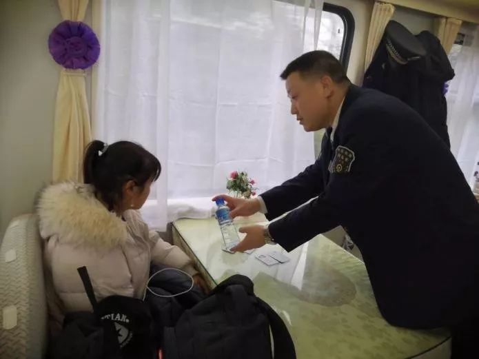 16岁女孩遭母亲责骂离家出走,16岁女孩遭家长责骂