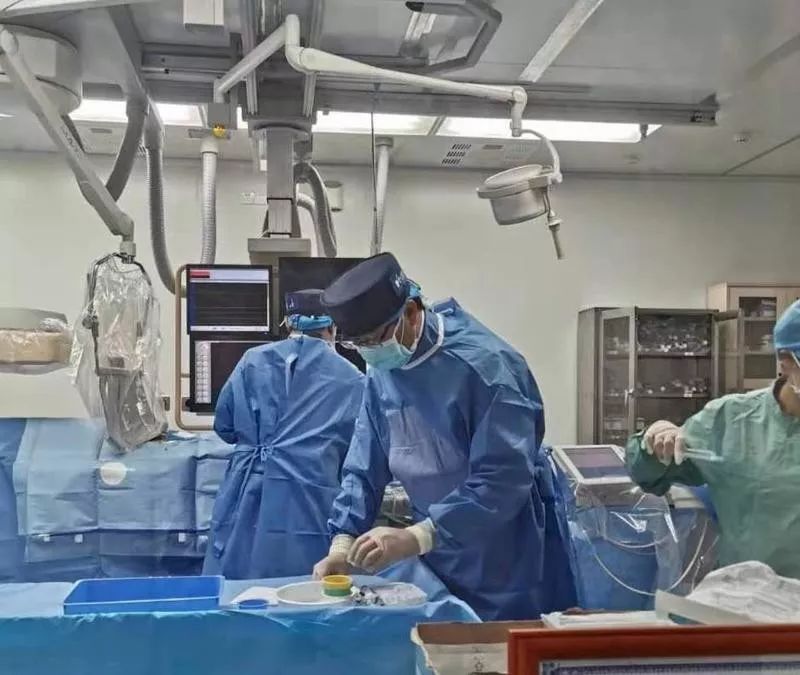 26岁小伙熬夜头晕,28岁小伙熬夜加班49小时