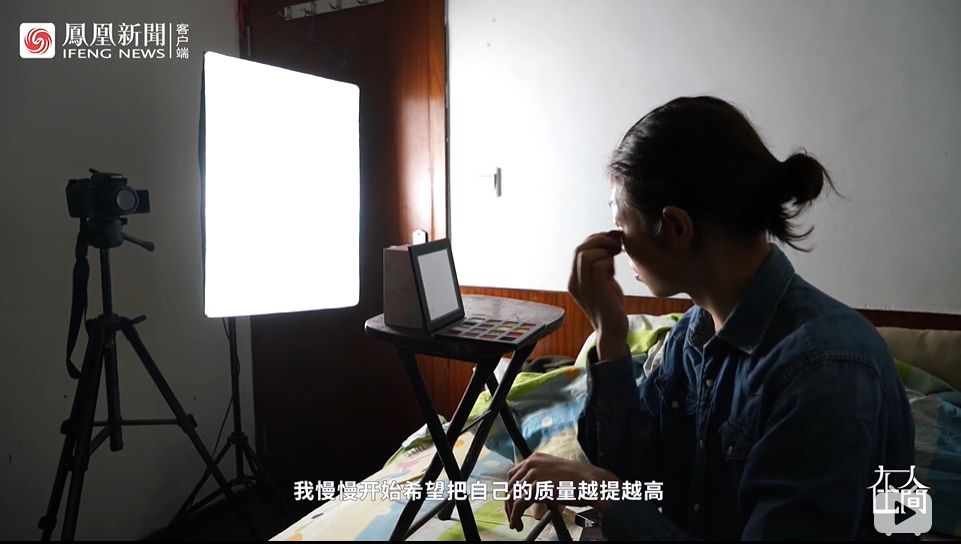 西安农村小伙模仿刘雯走红,农村小伙走秀走红