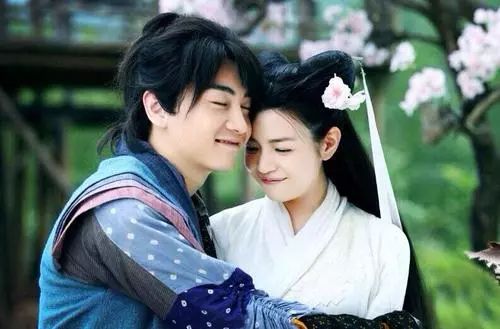 旧情再提，冷眼相对，娱乐圈小甜甜又双叒被曝婚变？