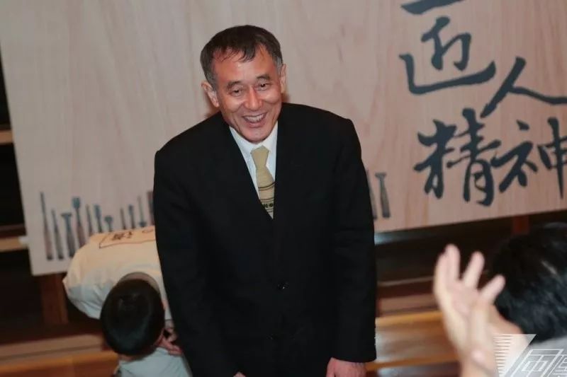 8年不许用手机、不许谈恋爱，被他骂过的60个光头都成了日本大师