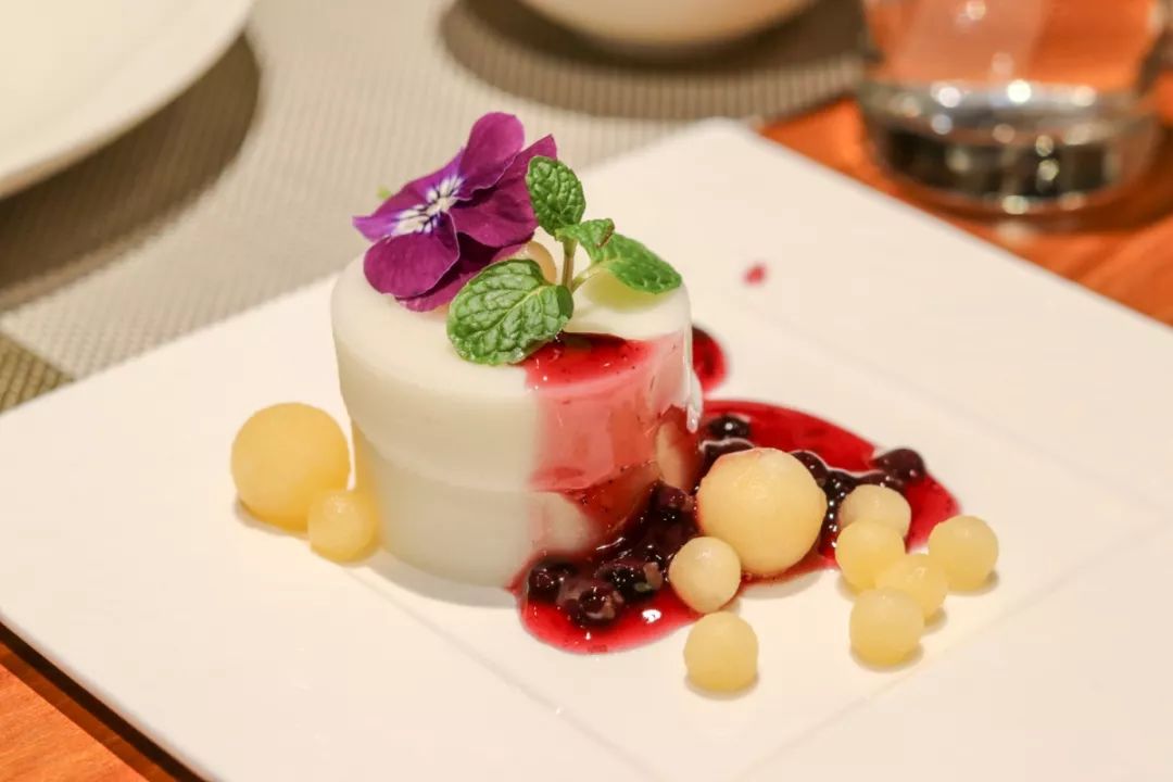 青岛无边泳池温泉度假,一线海景可以泡温泉