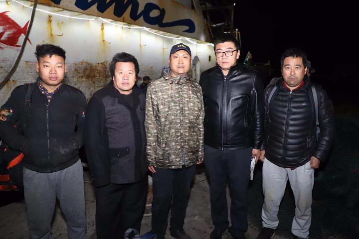 听说跑船挺能赚钱，四个男人来浙江当了船员，第一次出海就被困茫茫大海