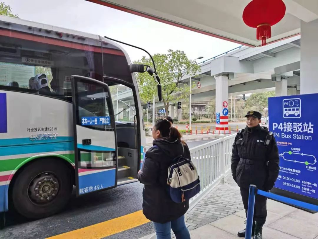 春运温暖回家路感动旅途人,春运路上温暖回家路