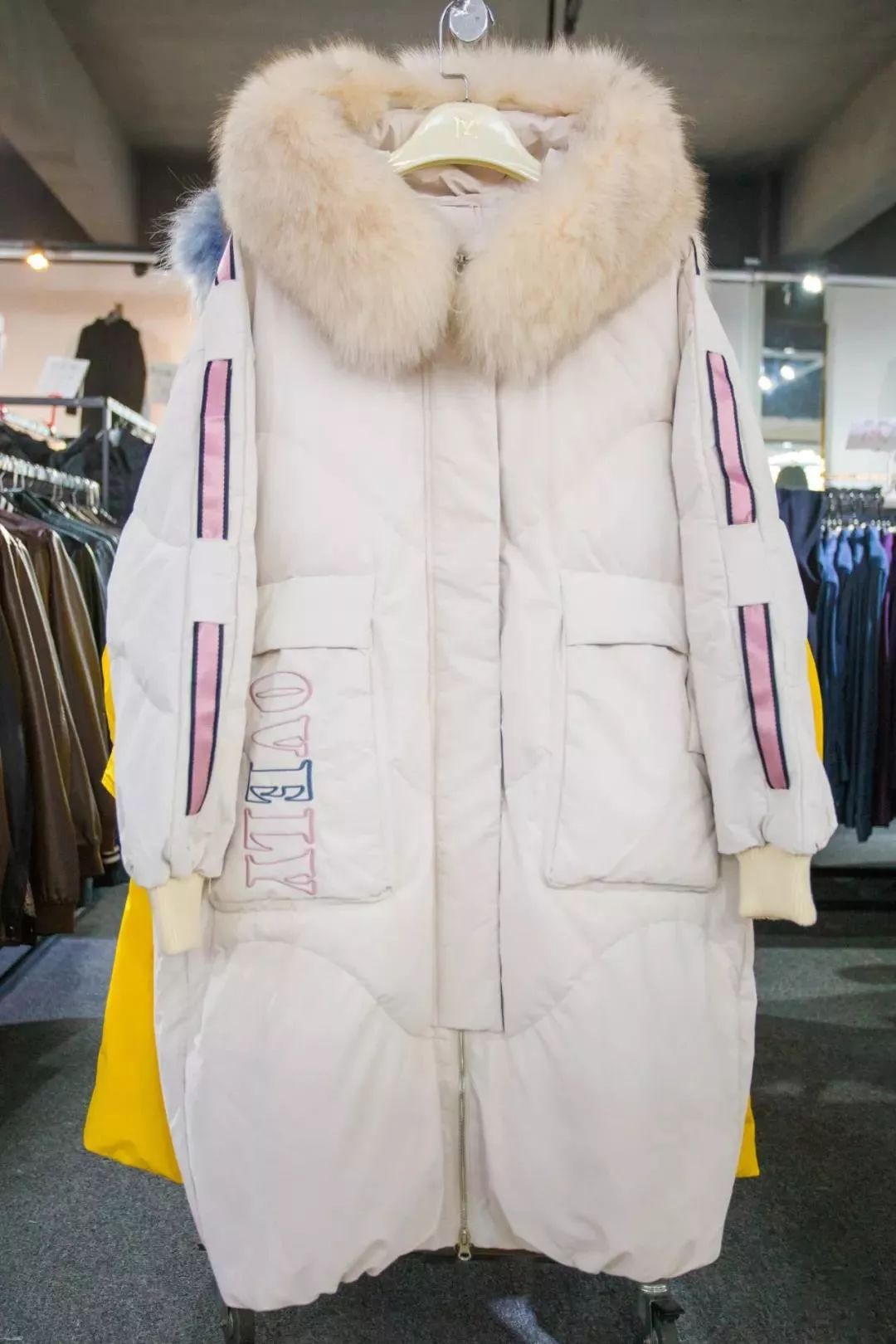 羽绒城清仓特价直播,羽绒服装清仓