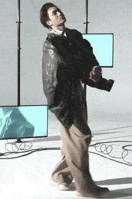 福利来惹！肖战的米老鼠竟没拼过*钟金**仁Gucci大秀浪漫表白？