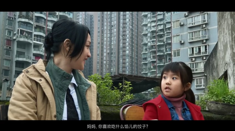 每人发一句“妈妈我饿了”,看到回复后，笑着笑着就哭了