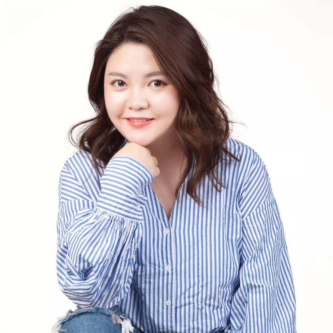 她家院子比房子还大,足足有80m²,在城里也能过得像李子柒