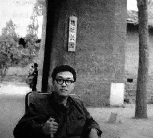 《我与地坛》：上帝以痛吻我，我要报之以歌