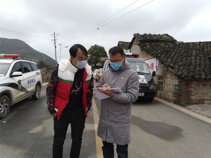 罗平县：钟山“疫”令响老区*党**旗扬