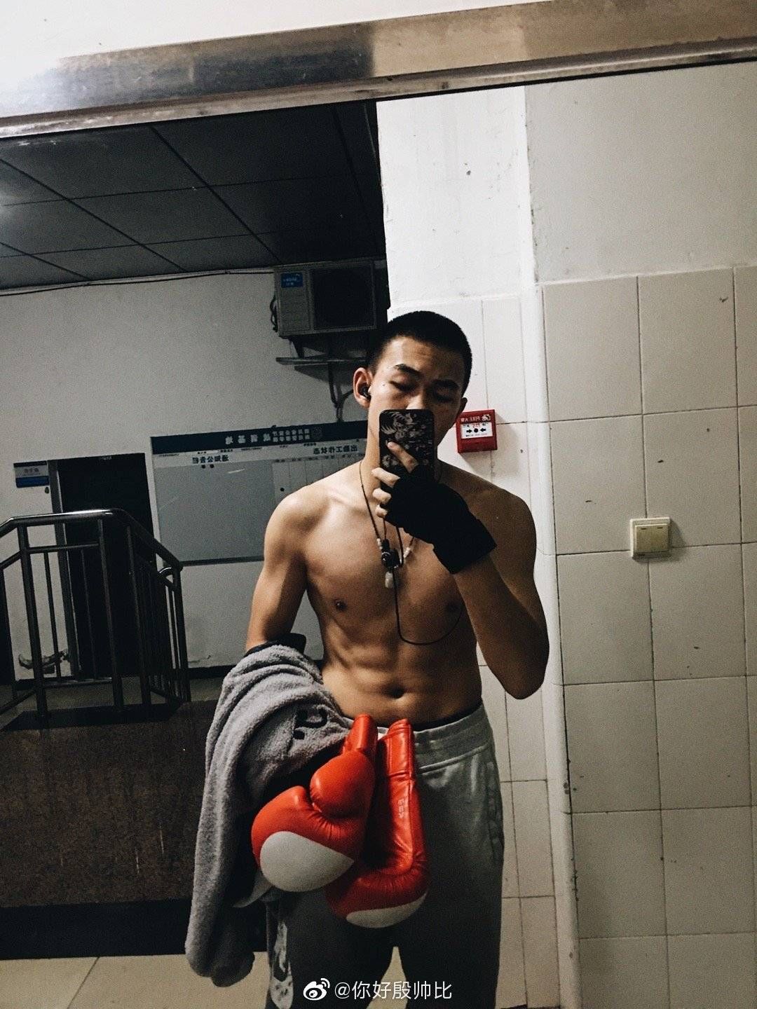 行走的荷尔蒙霸气圆寸头,寸头帅气小哥哥