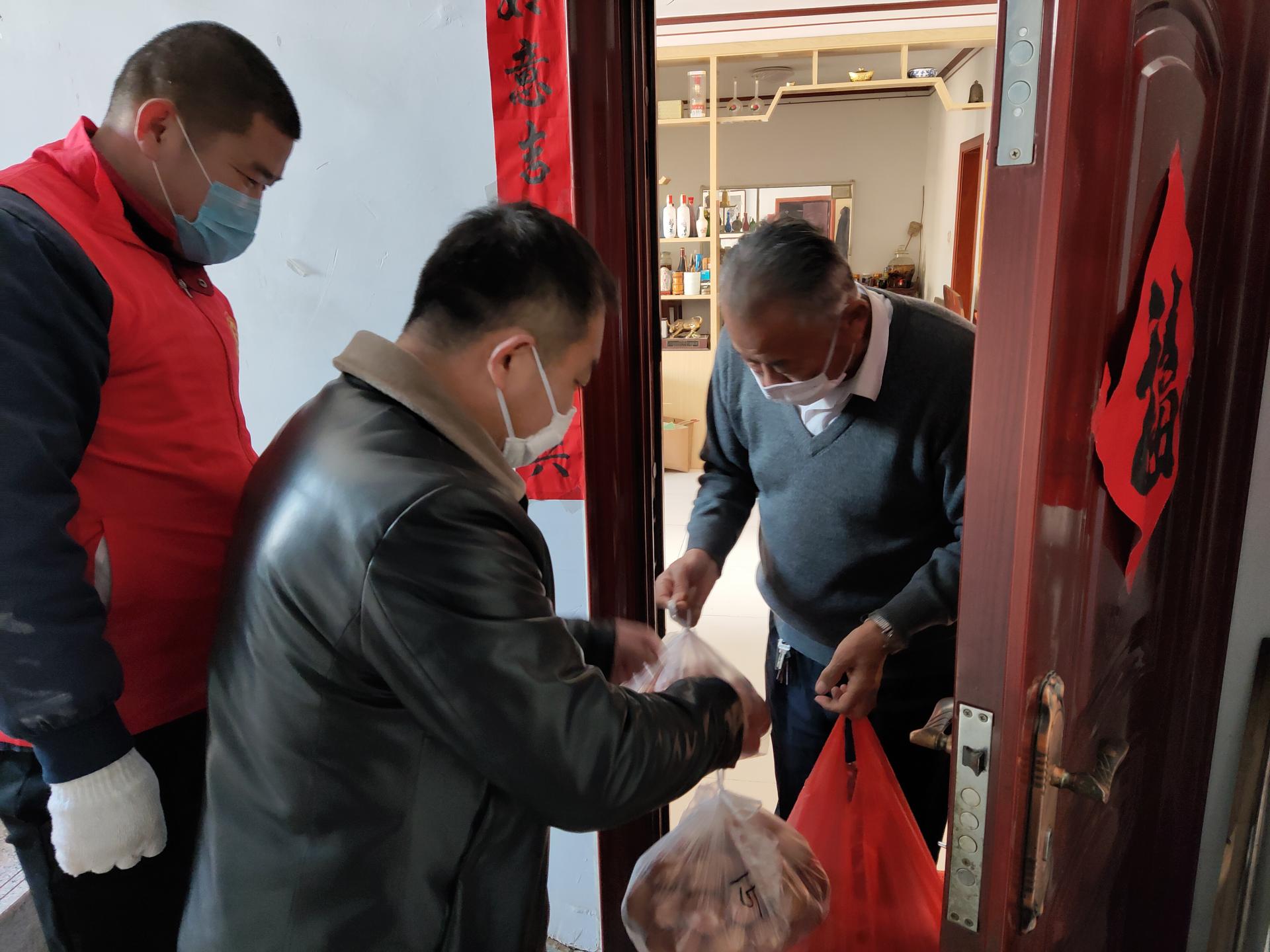 武城：帮老百姓买菜又送书村干部当上“代购员”