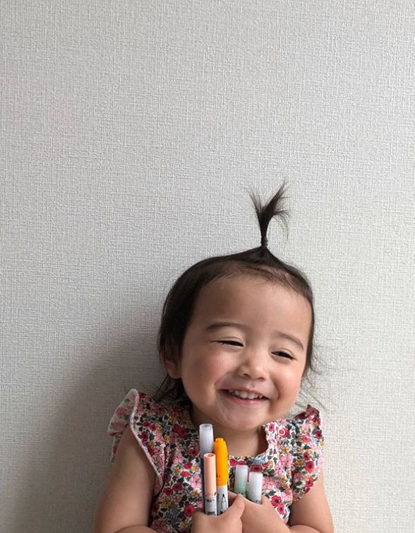 日本一年轻妈妈每天狂晒女儿“丑照”，看到第1张就笑炸了！是亲妈吗哈哈哈…