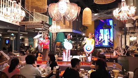 网红餐厅摆拍作秀视频,网红餐厅出圈名场面