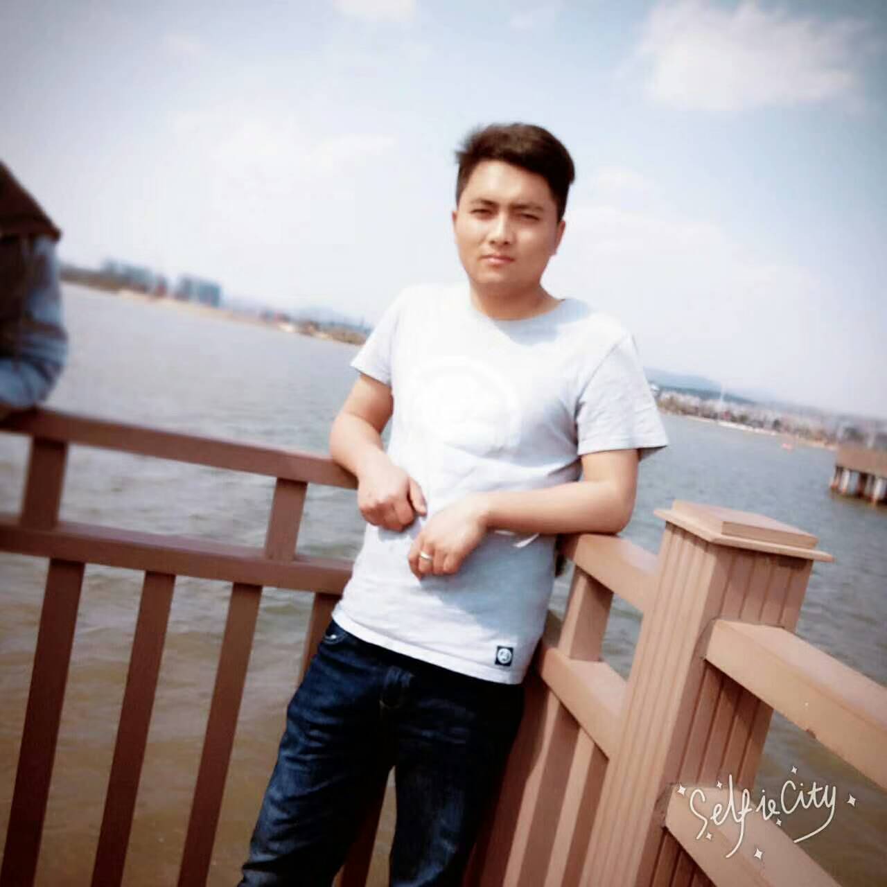 我们，都在同一朵花里采蜜