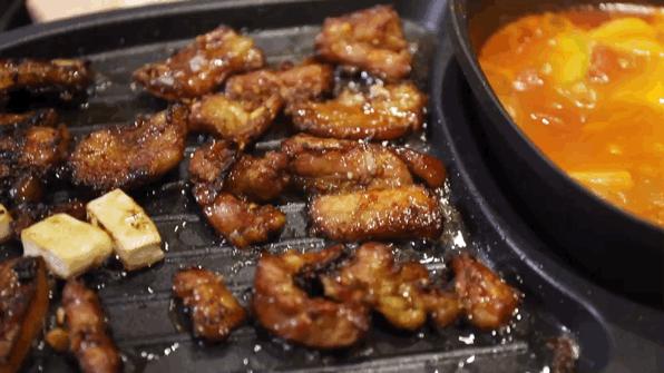 大型做饭翻车现场,做饭翻车不知烧了多久