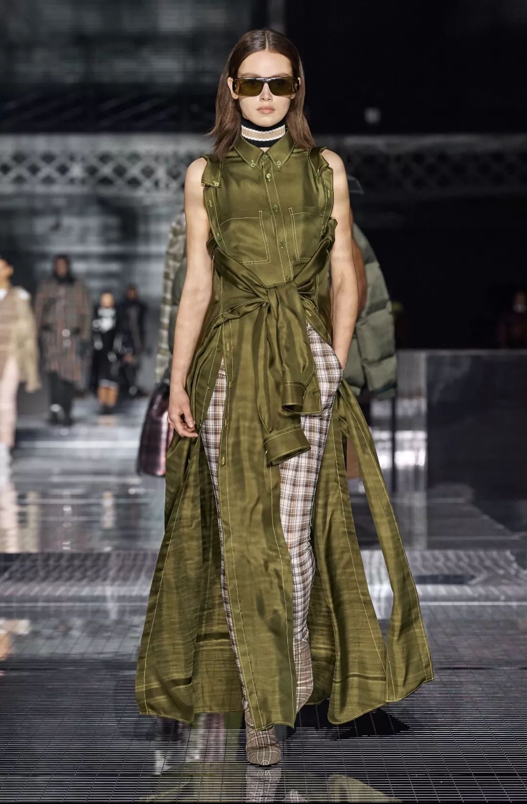 提炼Burberry的风格启示：由穿着者展开窥内览外的理性与感性