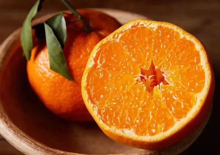 一咬汁水四溢鲜香满口,一咬爆汁像葡萄的水果