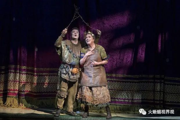 这个尸堆满地的舞台是否满足你对“血腥混乱美学”的全部想象？