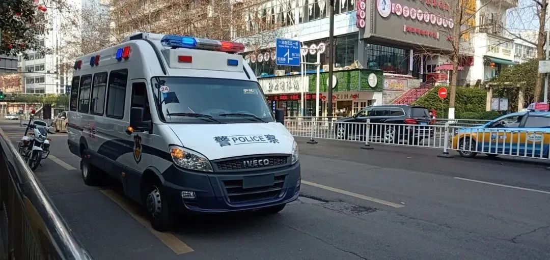 这位少年审判法官在防疫执勤中犯了“职业病”丨法院战“疫”速览