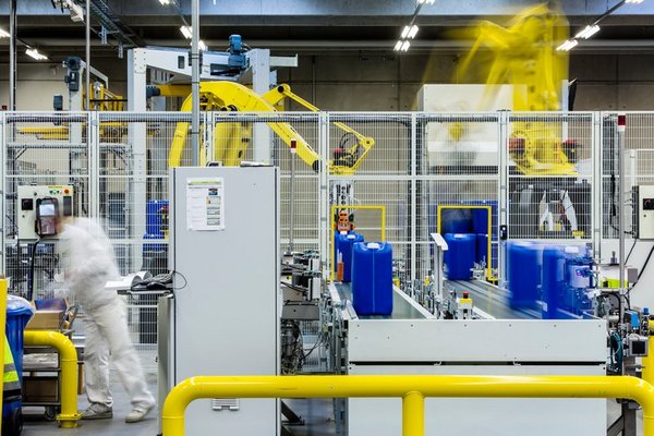 跨国企业在中国|沃尔玛在武汉推行社区到家；强生再捐产品抗疫；帮宝适捐赠纸尿裤驰援一线医护家庭