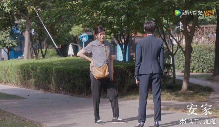 数次离婚堕胎，中年成女德讲师，《安家》里的“坑妈”才是原生家庭的受害者