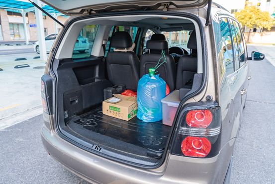 用家里的老途安来练技术,1米9小伙表示坐进去空间还很富裕!就是车机配置有点跟不上?