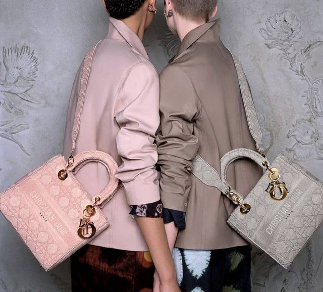 这件单品玩转所有秋季穿搭,每一个单品都是简单的基础款