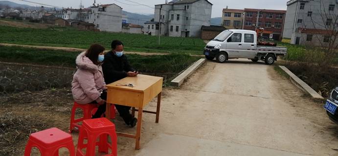 志愿红照亮防疫红,志愿红擦亮战疫温暖底色